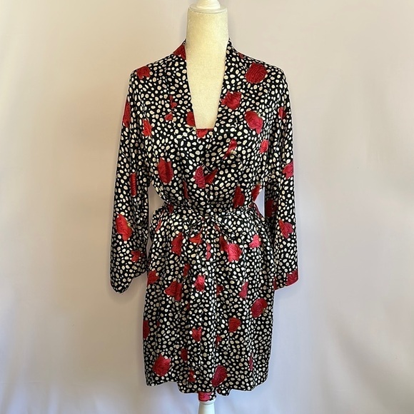 Cruz Floral Black and Red Women's Robe and Slip - Picture 1 of 9